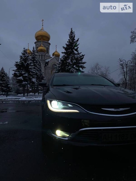 Chrysler 200 2015  випуску Донецьк з двигуном 2.4 л  седан автомат за 12200 долл. 