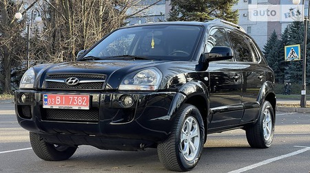 Hyundai Tucson 2009  випуску Дніпро з двигуном 2 л бензин позашляховик механіка за 9999 долл. 