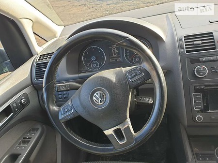 Volkswagen Touran 2013  випуску Тернопіль з двигуном 1.6 л дизель мінівен механіка за 10700 долл. 