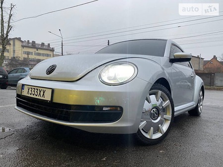 Volkswagen Beetle 2013  випуску Харків з двигуном 2.5 л бензин хэтчбек  за 12499 долл. 