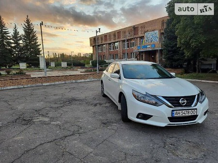 Nissan Altima 2018  випуску Харків з двигуном 2.5 л бензин седан автомат за 14300 долл. 