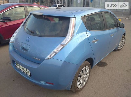 Nissan Leaf 2013  випуску Дніпро з двигуном 0 л електро хэтчбек  за 6500 долл. 