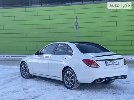 Mercedes-Benz C 300 2016  випуску Київ з двигуном 2 л бензин седан автомат за 25700 долл. 