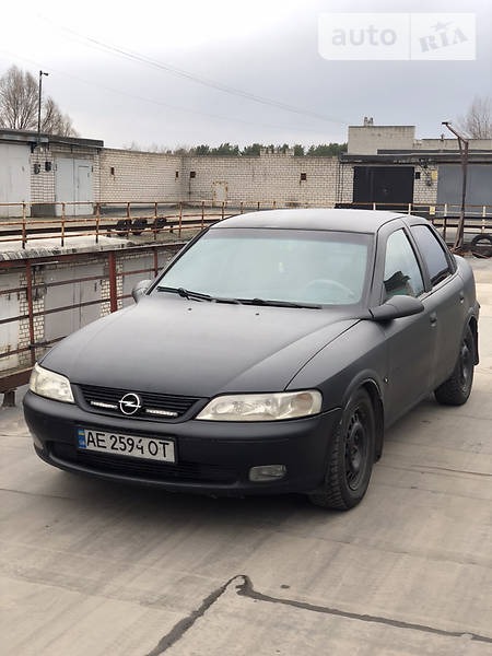 Opel Vectra 1998  выпуска Днепропетровск с двигателем 2 л бензин седан механика за 3500 долл. 