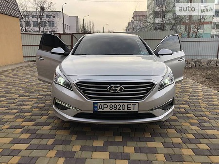 Hyundai Sonata 2015  випуску Запоріжжя з двигуном 2.4 л бензин седан автомат за 11600 долл. 