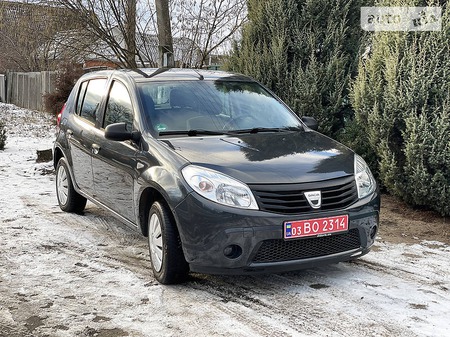 Dacia Sandero 2009  випуску Суми з двигуном 0 л бензин хэтчбек механіка за 4800 долл. 