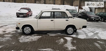 Lada 2105 1987  випуску Тернопіль з двигуном 1.5 л бензин седан механіка за 600 долл. 