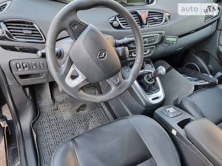 Renault Scenic 2011  выпуска Львов с двигателем 1.5 л дизель универсал механика за 7300 долл. 