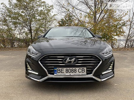 Hyundai Sonata 2017  випуску Миколаїв з двигуном 2.4 л бензин седан автомат за 14999 долл. 