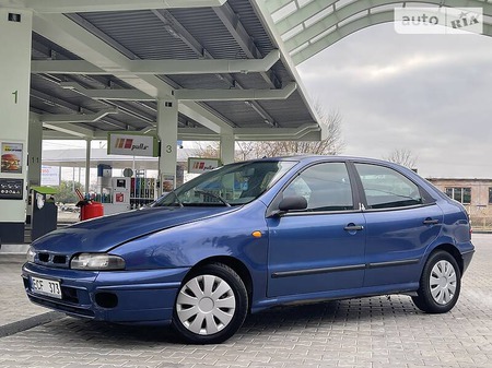 Fiat Brava 1999  випуску Одеса з двигуном 1.6 л бензин хэтчбек механіка за 990 долл. 