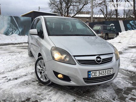 Opel Zafira Tourer 2010  випуску Чернівці з двигуном 1.7 л дизель мінівен механіка за 6999 долл. 