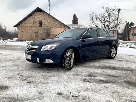 Opel Insignia 2010  випуску Івано-Франківськ з двигуном 2 л дизель універсал автомат за 7800 долл. 