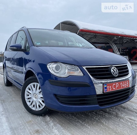 Volkswagen Touran 2009  випуску Львів з двигуном 1.6 л бензин мінівен механіка за 8200 долл. 