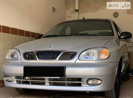 Daewoo Lanos 2004  випуску Київ з двигуном 1.5 л бензин хэтчбек механіка за 6500 долл. 