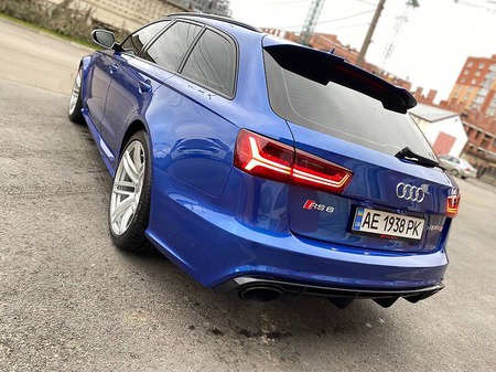 Audi RS6 2015  випуску Дніпро з двигуном 4 л бензин універсал  за 68500 долл. 