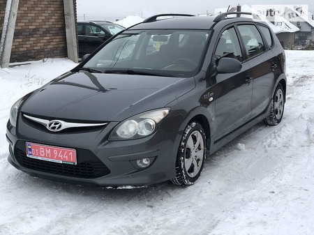 Hyundai i30 2011  випуску Луцьк з двигуном 1.6 л дизель універсал механіка за 7200 долл. 