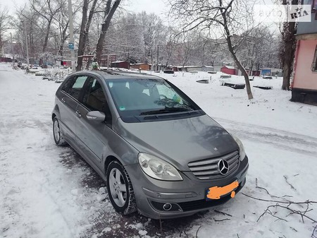 Mercedes-Benz B 200 2006  випуску Дніпро з двигуном 2 л дизель хэтчбек механіка за 6500 долл. 