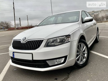 Skoda Octavia 2015  випуску Донецьк з двигуном 1.6 л дизель ліфтбек автомат за 13200 долл. 