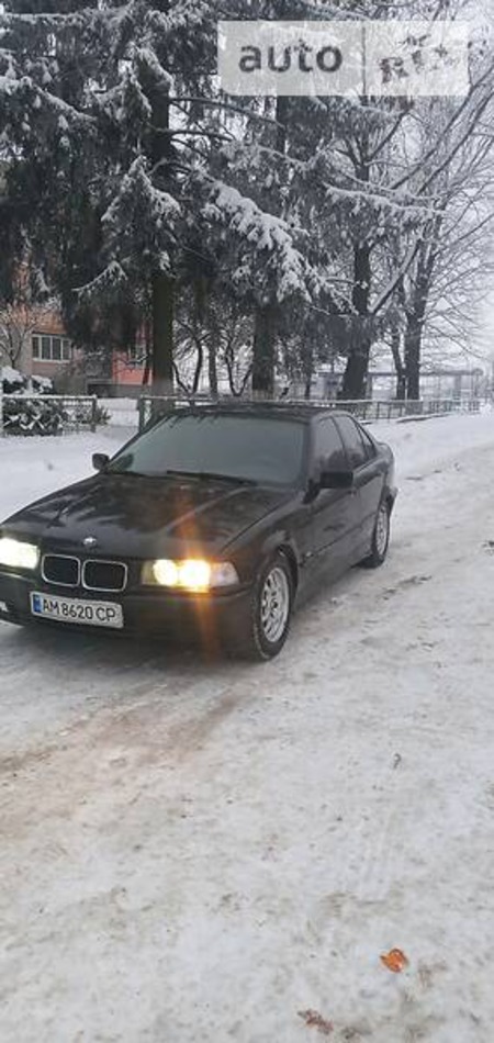BMW 318 1996  выпуска Ровно с двигателем 1.8 л бензин седан  за 3150 долл. 