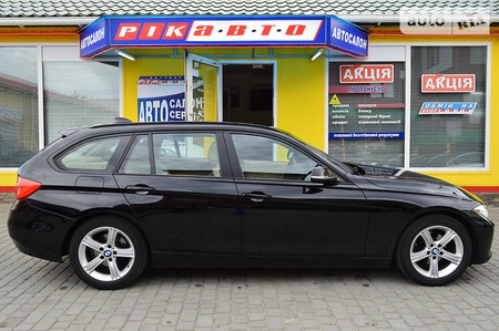 BMW 318 2013  випуску Львів з двигуном 2 л дизель універсал автомат за 15900 долл. 