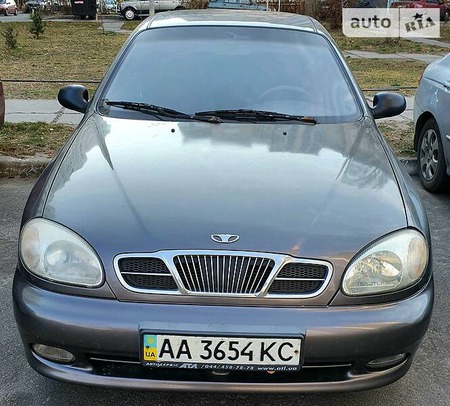 Daewoo Lanos 2004  выпуска Киев с двигателем 1.6 л бензин седан механика за 2500 долл. 