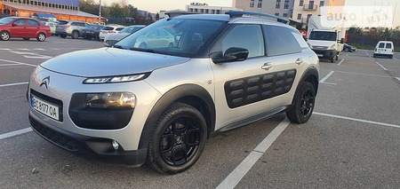 Citroen C4 Cactus 2016  випуску Львів з двигуном 1.2 л бензин позашляховик механіка за 10100 долл. 