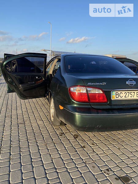 Nissan Maxima 2001  випуску Рівне з двигуном 3 л  седан автомат за 4100 долл. 