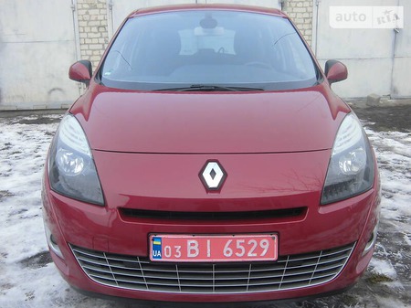 Renault Scenic 2011  выпуска Ровно с двигателем 1.9 л дизель универсал механика за 9700 долл. 