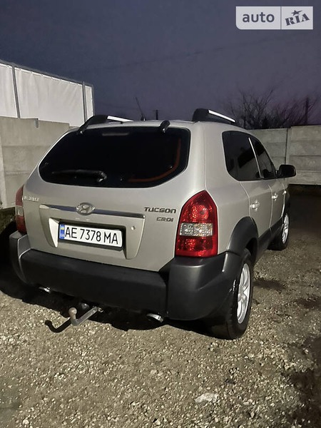 Hyundai Tucson 2007  випуску Дніпро з двигуном 2 л дизель універсал механіка за 8950 долл. 