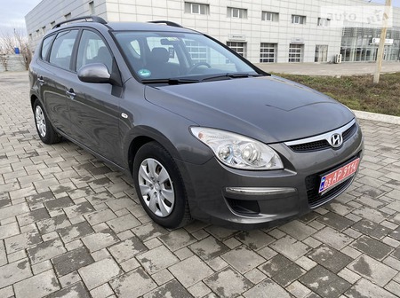 Hyundai i30 2008  випуску Миколаїв з двигуном 1.6 л дизель універсал механіка за 6500 долл. 