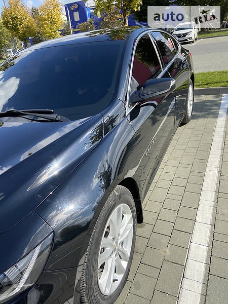 Chevrolet Malibu 2016  випуску Хмельницький з двигуном 1.5 л бензин седан автомат за 12500 долл. 