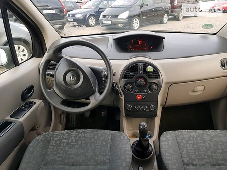 Renault Modus 2004  випуску Чернівці з двигуном 1.2 л бензин хэтчбек механіка за 4600 долл. 