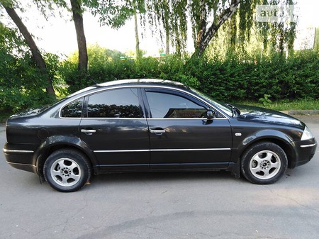 Volkswagen Passat 2002  випуску Івано-Франківськ з двигуном 0 л бензин седан механіка за 5500 долл. 
