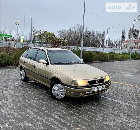 Opel Astra 1997  випуску Одеса з двигуном 1.4 л бензин хэтчбек механіка за 1999 долл. 