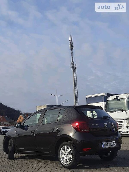 Dacia Sandero 2019  випуску Ужгород з двигуном 1 л бензин хэтчбек механіка за 8600 долл. 