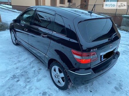 Mercedes-Benz B 180 2006  випуску Івано-Франківськ з двигуном 2 л дизель хэтчбек механіка за 6200 долл. 