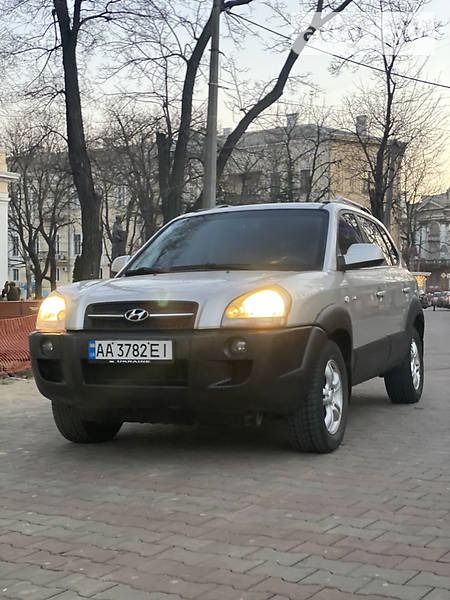 Hyundai Tucson 2007  випуску Одеса з двигуном 2 л  позашляховик автомат за 8300 долл. 