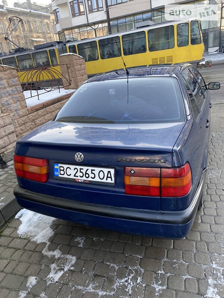 Volkswagen Passat 1996  выпуска Львов с двигателем 2 л бензин седан механика за 3500 долл. 