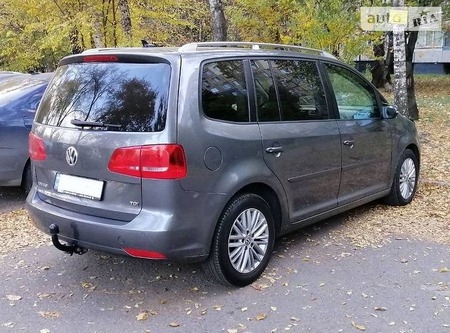 Volkswagen Touran 2015  випуску Дніпро з двигуном 1.6 л дизель мінівен механіка за 14900 долл. 