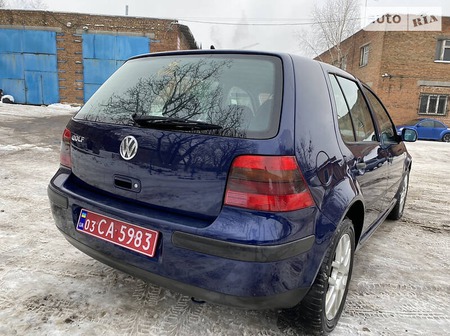 Volkswagen Golf 2002  выпуска Львов с двигателем 1.4 л бензин хэтчбек механика за 4490 долл. 