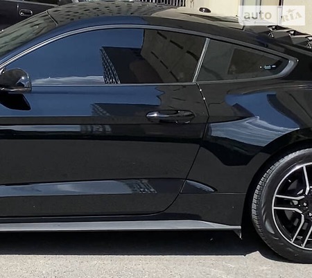 Ford Mustang 2015  випуску Дніпро з двигуном 2.3 л бензин купе автомат за 18801 долл. 