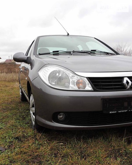 Renault Clio 2011  випуску Черкаси з двигуном 0 л бензин седан механіка за 5850 долл. 