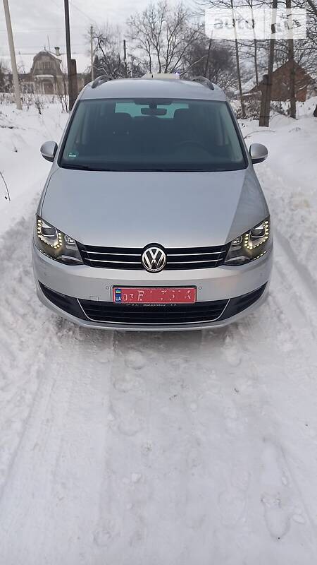 Volkswagen Sharan 2016  випуску Чернівці з двигуном 2 л дизель мінівен механіка за 19500 євро 