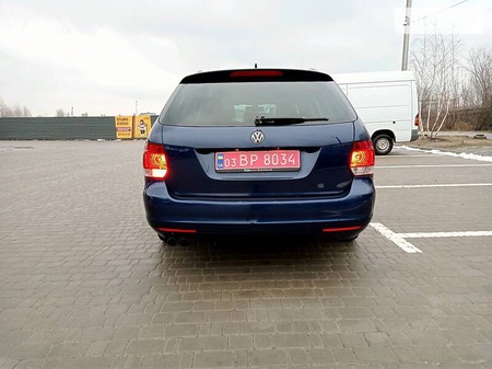 Volkswagen Golf 2011  выпуска Киев с двигателем 1.4 л бензин универсал механика за 7750 долл. 