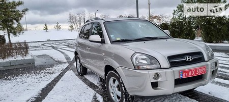 Hyundai Tucson 2008  випуску Дніпро з двигуном 2 л дизель позашляховик механіка за 9800 долл. 