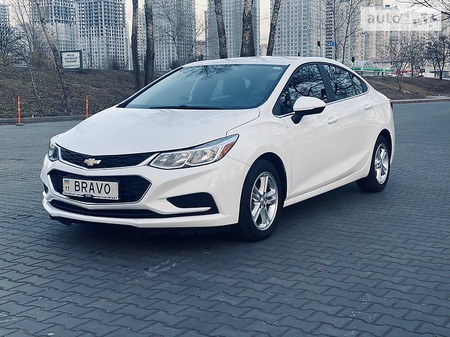 Chevrolet Cruze 2018  випуску Київ з двигуном 1.4 л бензин седан автомат за 9999 долл. 