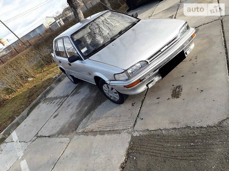 Toyota Corolla 1990  випуску Львів з двигуном 1.3 л бензин хэтчбек  за 1600 долл. 