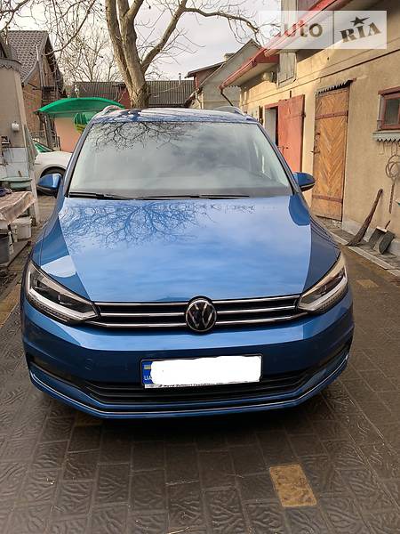 Volkswagen Touran 2020  випуску Львів з двигуном 1.5 л бензин мінівен механіка за 52000 долл. 