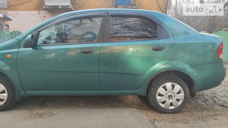 Chevrolet Aveo 2005  випуску Донецьк з двигуном 1.5 л  седан механіка за 3540 долл. 