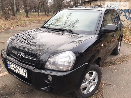 Hyundai Tucson 2006  випуску Дніпро з двигуном 2 л бензин позашляховик  за 8650 долл. 